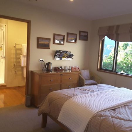 Okiwa Bay Lodge Пиктън Екстериор снимка