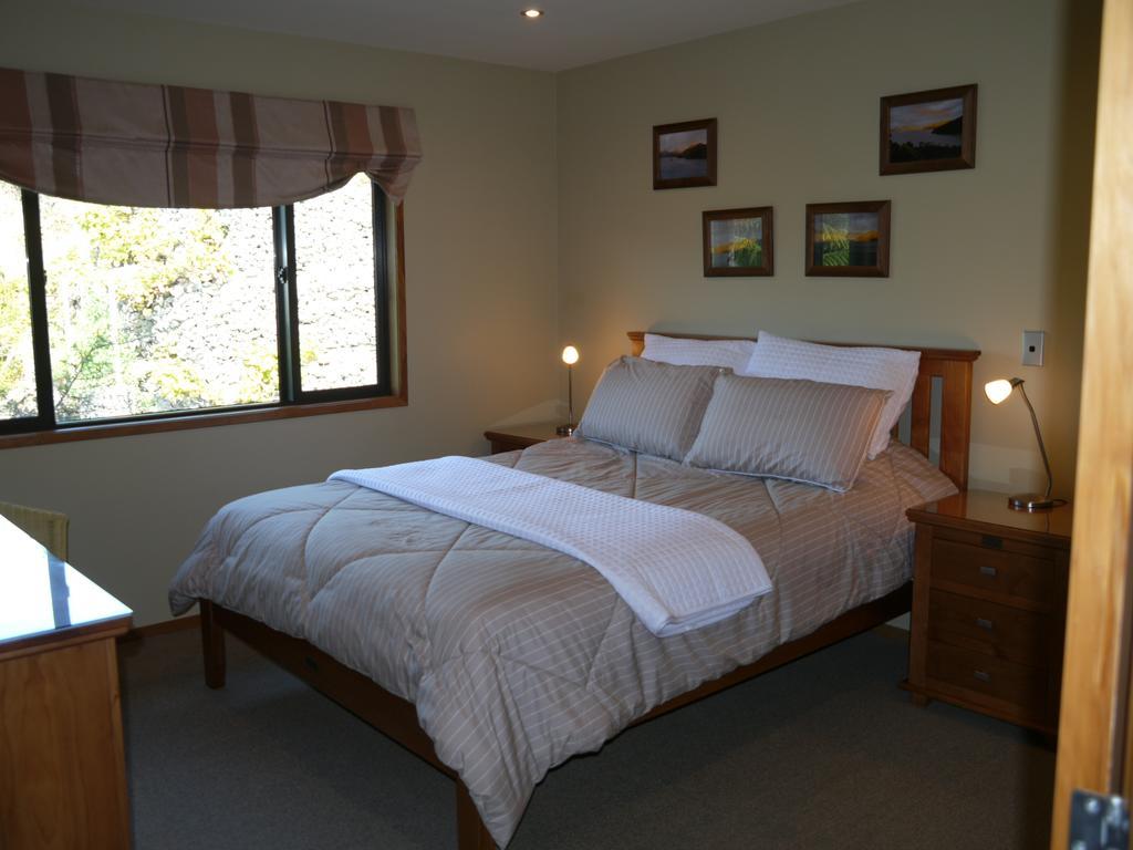 Okiwa Bay Lodge Пиктън Екстериор снимка