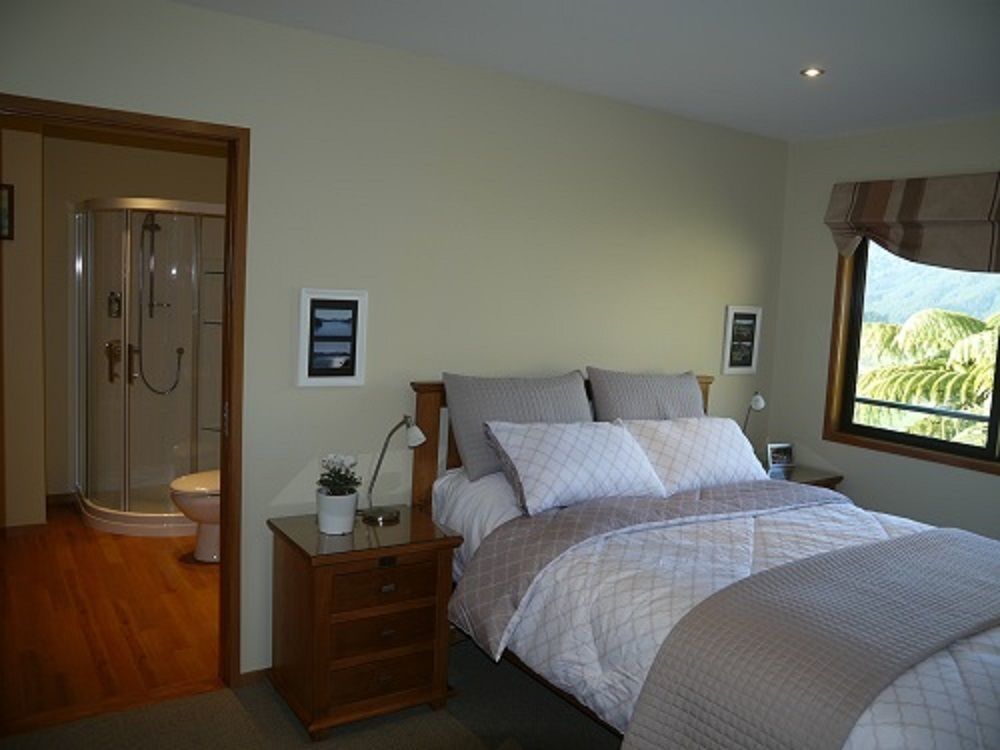 Okiwa Bay Lodge Пиктън Екстериор снимка