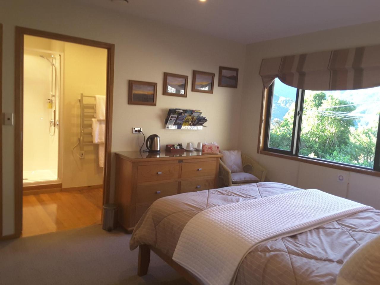 Okiwa Bay Lodge Пиктън Екстериор снимка