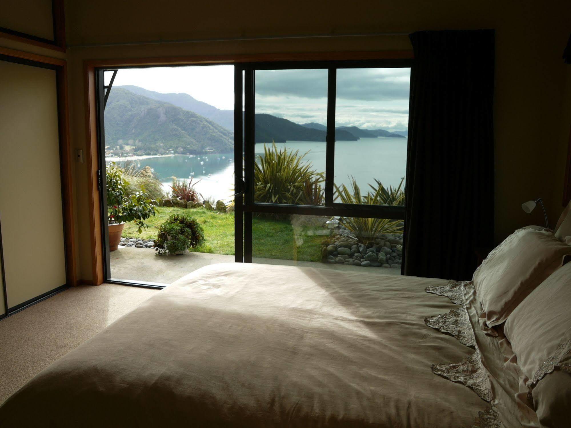 Okiwa Bay Lodge Пиктън Екстериор снимка